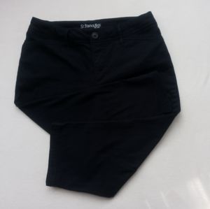 St. John's Bay Black Capris Size 8